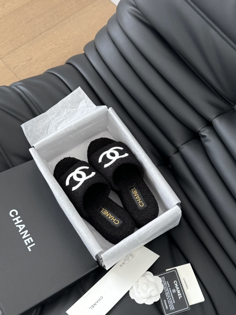 Ch**el slippers